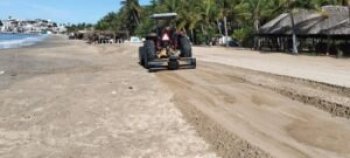 Realizan trabajos de nivelación y oxigenación en playas de Acapulco para mejorar imagen turística