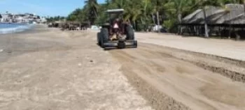 Realizan trabajos de nivelación y oxigenación en playas de Acapulco para mejorar imagen turística