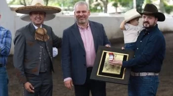 Gobernador inaugura Campeonato Estatal Charro y entrega Presea Espuela de Oro