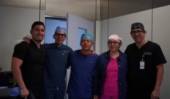 ISSSTE realiza jornada quirúrgica con láser para tratar hiperplasia prostática en Oaxaca