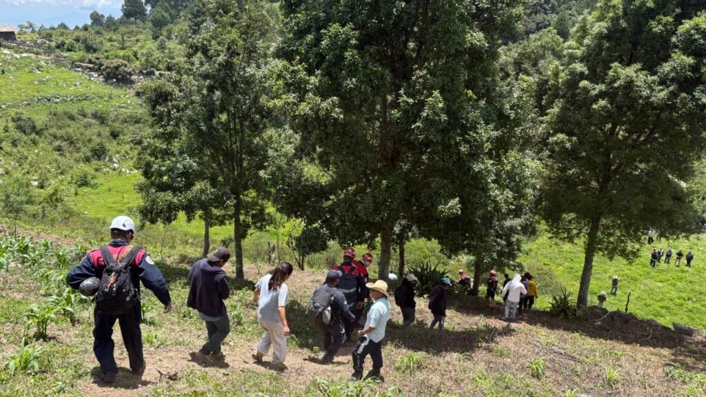 Rescatan cuerpo de hombre de 33 años que cayó a una cavidad de 38 metros en Oaxaca