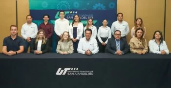 Bosch Rexroth y UT San Juan revisan becas que benefician a 42 estudiantes