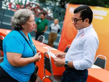 Secretario Félix Arratia llevará programa “Ayudamos de cerca” a García tras atender a 350 personas en Ciénega de Flores