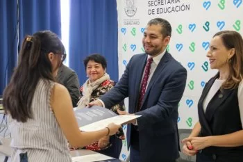 Entregan doble titulación internacional a egresados de la UP Santa Rosa y el ITM de Colombia