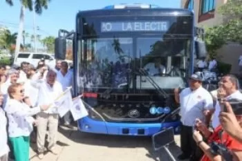 Guerrero prueba autobús híbrido para renovar transporte público en Acapulco