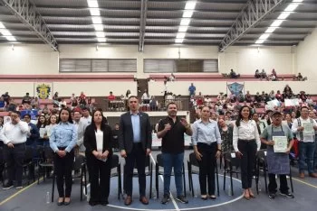 IECA y Gobierno de Coroneo entregan constancias a 59 emprendedores y estudiantes