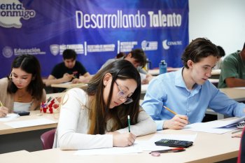Más de 100 estudiantes compiten por 15 becas para especializarse en IA y automatización en Taiwán