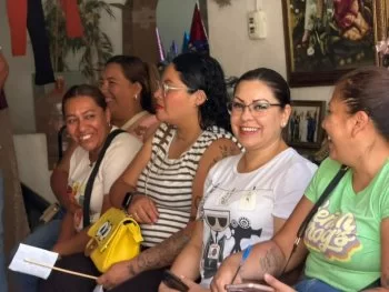 Titular de INAEBA acerca servicios educativos a ciudadanos en León a través de Comité de la Gente