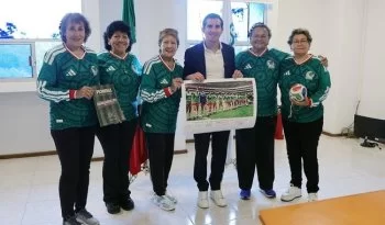 Pioneras del futbol femenil de 1970 y 1971 son recibidas por Rommel Pacheco en CONADE