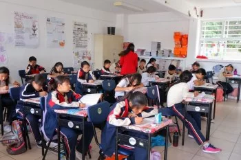 Secretario de Educación de Guanajuato supervisa aplicación de RIMA en escuela de Uriangato