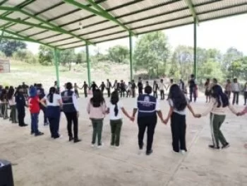 SSP Guerrero lleva programa ‘Un Día con tu Policía’ a escuelas de Chilapa para prevenir violencia