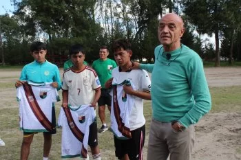 Chelís descubre talento en Xonacatepec: primeros tres jóvenes al fútbol de Tercera División