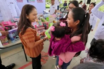 DIF Oaxaca entrega apoyos alimentarios y aparatos funcionales en Valles Centrales