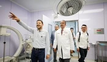 Martí Batres supervisa mejoras en Clínica Hospital del ISSSTE en Monterrey; entrega 15 camas eléctricas