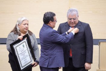 Congreso de Puebla entrega Presea Ignacio Zaragoza a militar y activista social