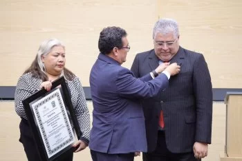 Congreso de Puebla entrega Presea Ignacio Zaragoza a militar y activista social