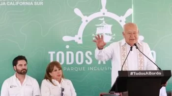 Gobernador de BCS presenta parque infantil inclusivo 'Todos a Bordo' en La Paz