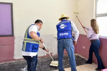 Gobierno de Chihuahua entrega equipo a dos escuelas de la Oasis Revolución en Juárez
