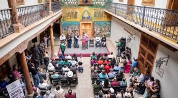 Gobierno de Michoacán entrega 7 mdp a comerciantes del Mercado de Pátzcuaro
