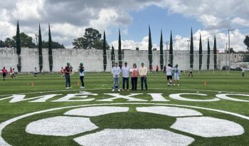 Gobierno de Sheinbaum construye y rehabilita mil 200 canchas en 31 estados de México