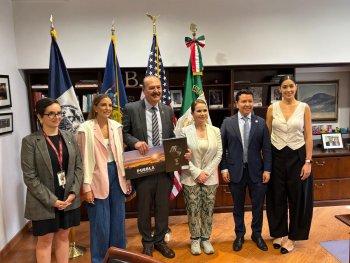 Puebla fortalece lazos con migrantes en Nueva York mediante nueva conectividad aérea