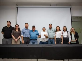 Regularizan 124 escrituras en Salinas Victoria; beneficio para 356 familias
