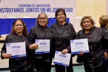 Graduación de más de 900 juarenses que concluyeron educación básica y capacitación laboral