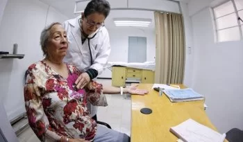ISSSTE llama a prevenir el cáncer de riñón con chequeos y factores de riesgo