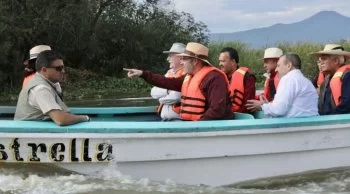 Gobierno de Michoacán siembra 40 mil peces para rescatar el Lago de Pátzcuaro