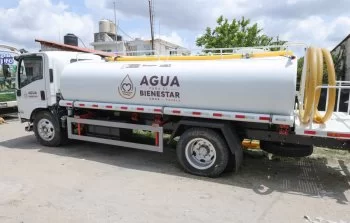 Gobierno de Puebla entrega agua gratuita a 140 familias en zona conurbada