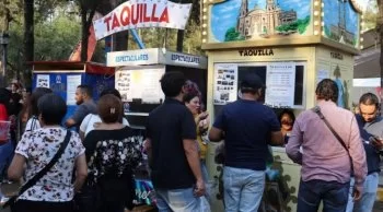 Jalo Futbolero convierte Ceconexpo en parque de diversiones con juegos mecánicos