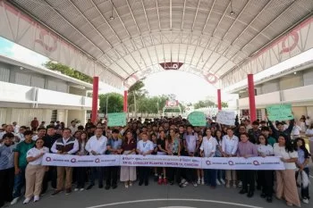 Mara Lezama entrega domo en CONALEP Cancún y pide a jóvenes alejarse de las drogas