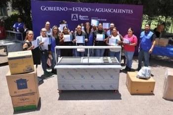 Secretaría de Desarrollo Social entrega apoyos para emprendedores en Asientos y Tepezalá