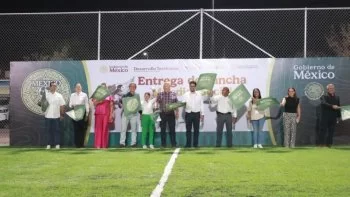 Gobernador de BCS entrega primera cancha del Programa Mundial Social 2026 en La Paz