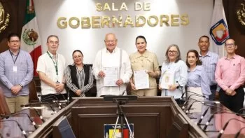 Gobernador de BCS recibe pliego petitorio del SNTSSA con 32 demandas laborales