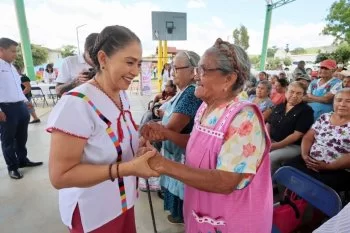 DIF Oaxaca entrega canastas alimentarias y aparatos funcionales en Valles Centrales