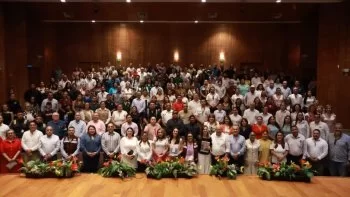Gobernador de BCS presenta cuadernillo para promover relaciones democráticas en la infancia