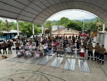 Protección Civil entrega apoyos a 54 familias en El Tepetate tras fuertes vientos y lluvias
