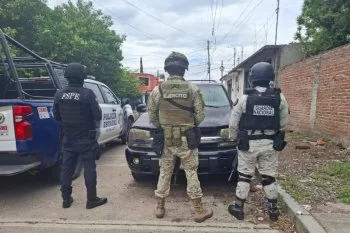 Detienen a cuatro presuntos delincuentes en Uriangato tras denuncia anónima; decomisan armas y vehículos