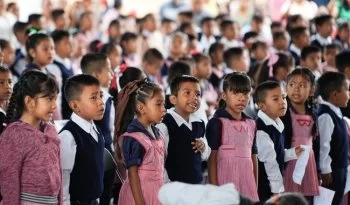 Gobierno de México invierte 2,337 mdp en equipamiento y uniformes para escuelas de Oaxaca