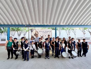 Secretaria de Cultura entrega instrumentos para banda de guerra a estudiantes de primaria en Querétaro