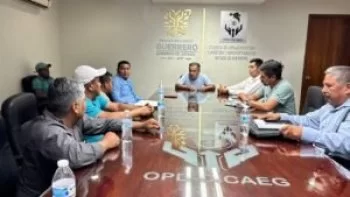 Director de CICAEG recibe a comisión de Malinaltepec para atender demandas carreteras