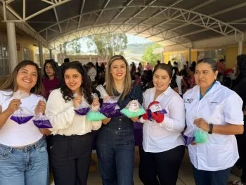 Gobierno de Zacatecas acerca talleres y servicios a mujeres de la colonia Estrella de Oro