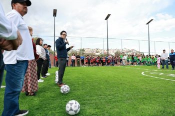 Gobiernos de México y Zacatecas inauguran canchas deportivas para reconstruir el tejido social