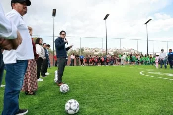 Gobiernos de México y Zacatecas inauguran canchas deportivas para reconstruir el tejido social