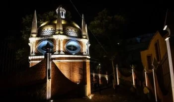 Iluminan Capilla del Pocito en Tlaxcala para resaltar su valor histórico y religioso