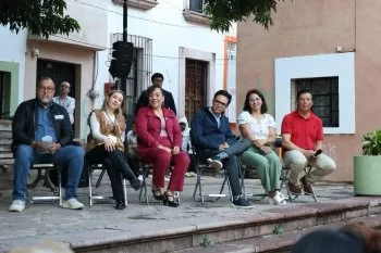 Tertulias en Familia: vecinos de El Refugio comparten historias y recuerdos de su barrio tradicional en Zacatecas