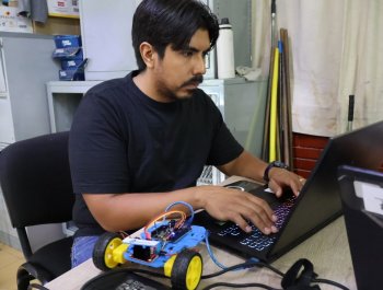 Docentes de secundaria en León se capacitan en robótica y programación con ESP32