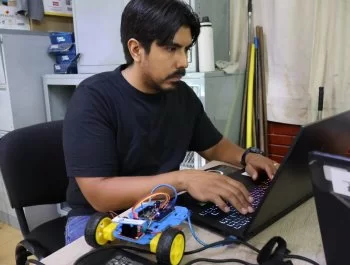 Docentes de secundaria en León se capacitan en robótica y programación con ESP32