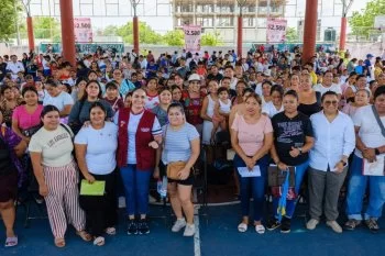 Mara Lezama entrega mil 131 tarjetas de la Beca “Rita Cetina” en Cancún; llama a prevenir adicciones